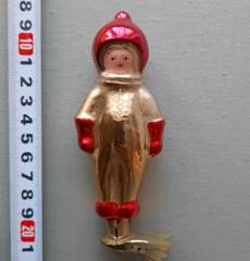 Советская ёлочная игрушка "Космонавт прищепка 2а"
