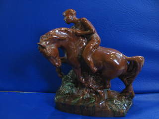 Фаянсовая статуэтка Купание красного коня – Купить