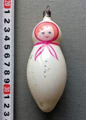 Советская ёлочная игрушка "Матрешка белая"