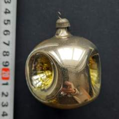 Советская ёлочная игрушка "Шар с прожекторами №2"