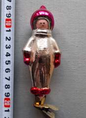 Советская ёлочная игрушка "Космонавт прищепка 2"