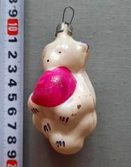 Советская ёлочная игрушка "Мишка с мячом"