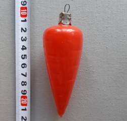 Советская ёлочная игрушка "Морковка 8а"