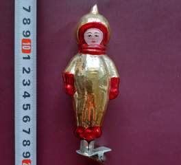 Советская ёлочная игрушка "Космонавт прищепка"