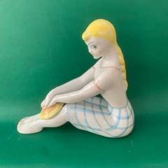Фарфоровая статуэтка "Девушка с подсолнухом " для реставрации