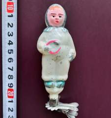 Советская ёлочная игрушка "Малыш с погремушкой крупный 2"
