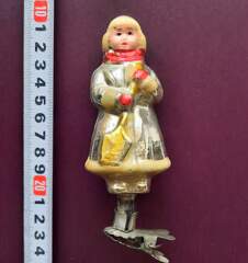 Советская ёлочная игрушка "Мальчик с лопаткой прищепка"
