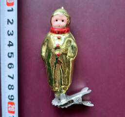 Советская ёлочная игрушка "Мальчик в костюме клоуна 2"