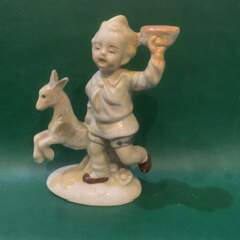 Фарфоровая статуэтка "Мальчик с козленком" из Германии