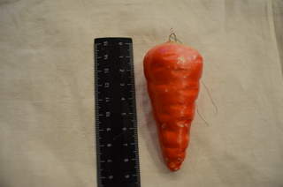 Советская ёлочная игрушка "Пенопласт. Морковь"