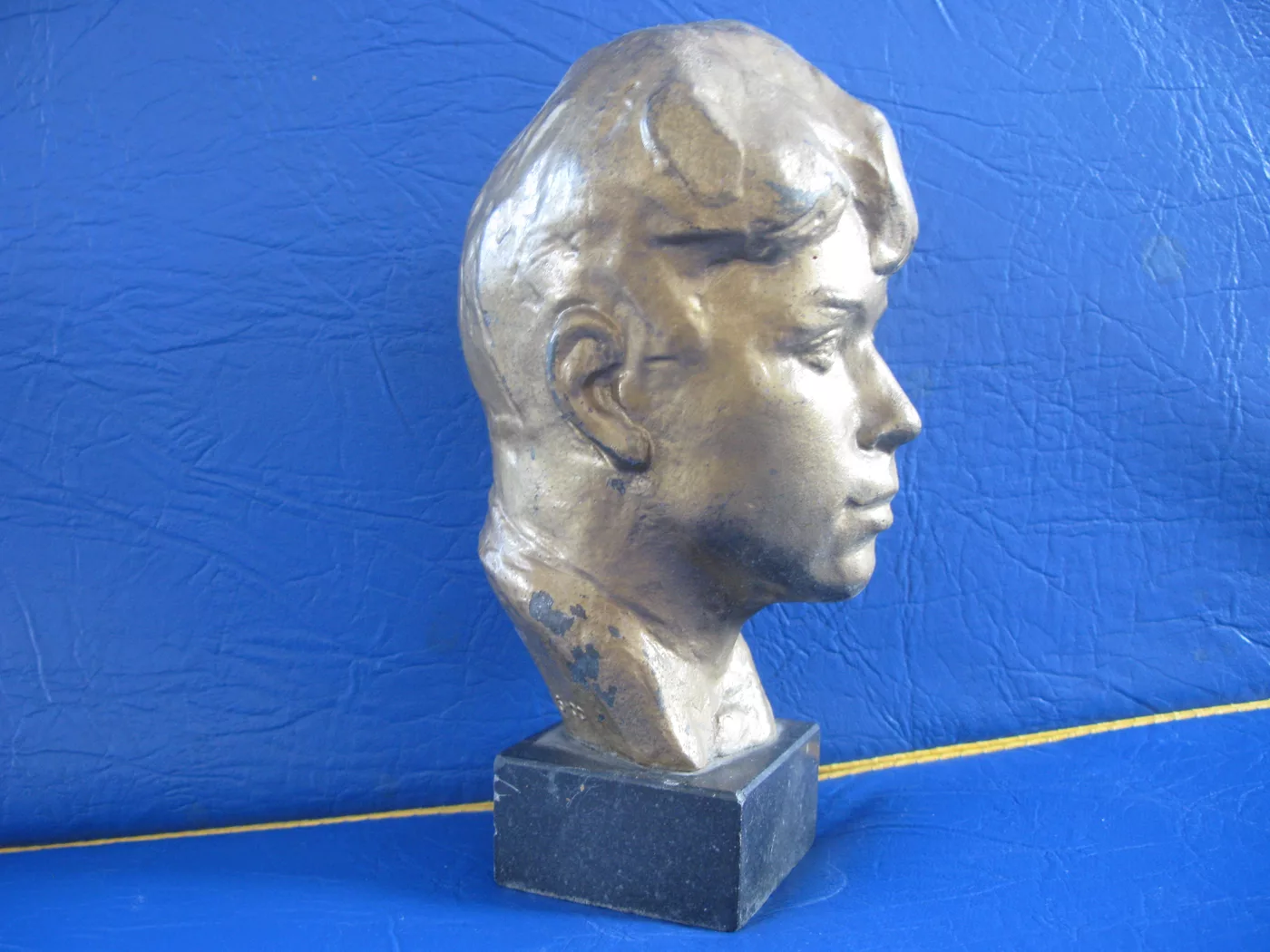 Бюст Есенина, Касли — фото 2
