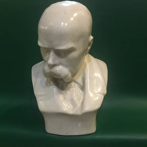Бюст Шевченко Т.Г.