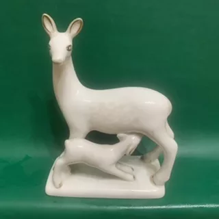 Лань с детенышем