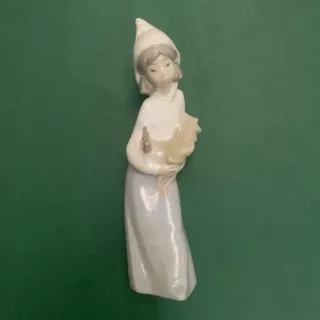 Девочка с петухом