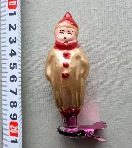 Мальчик в костюме клоуна